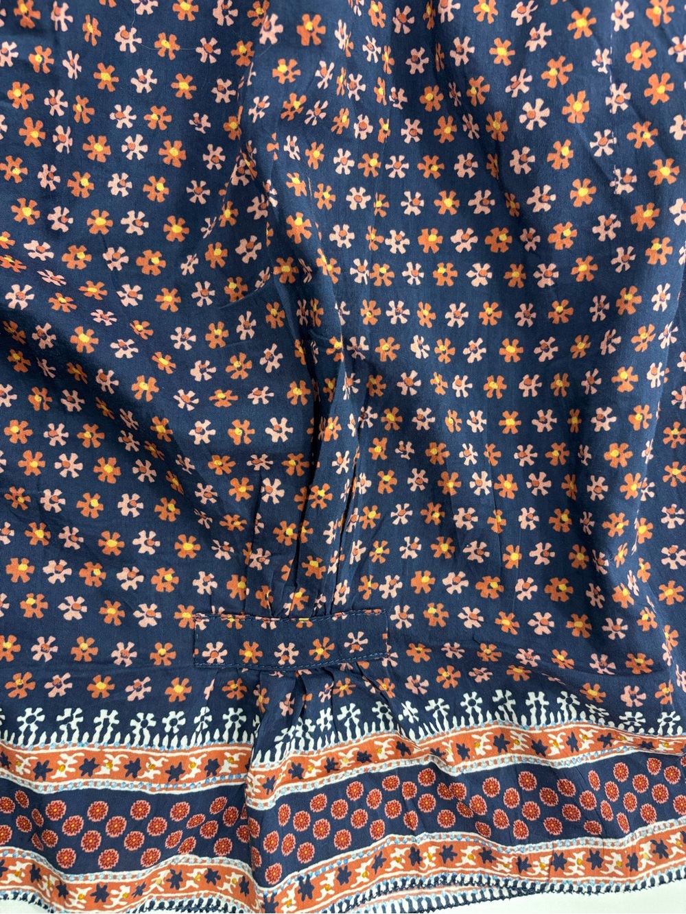 Trovata 30% Silk and 70% Cotton Navy Floral Oversized Small Blouse - Picture 6 of 6